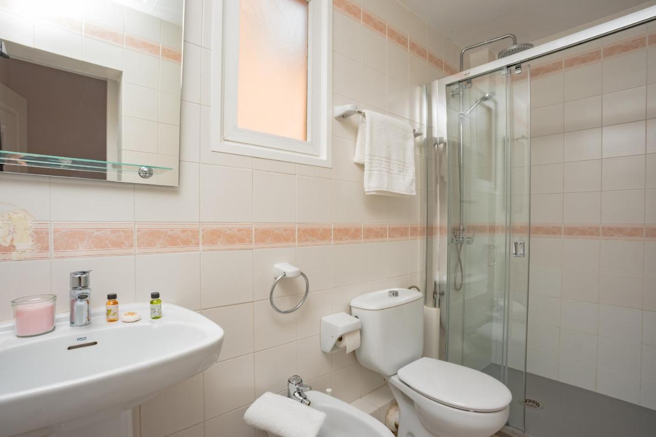 Antonios Hostal سيدجيس المظهر الخارجي الصورة
