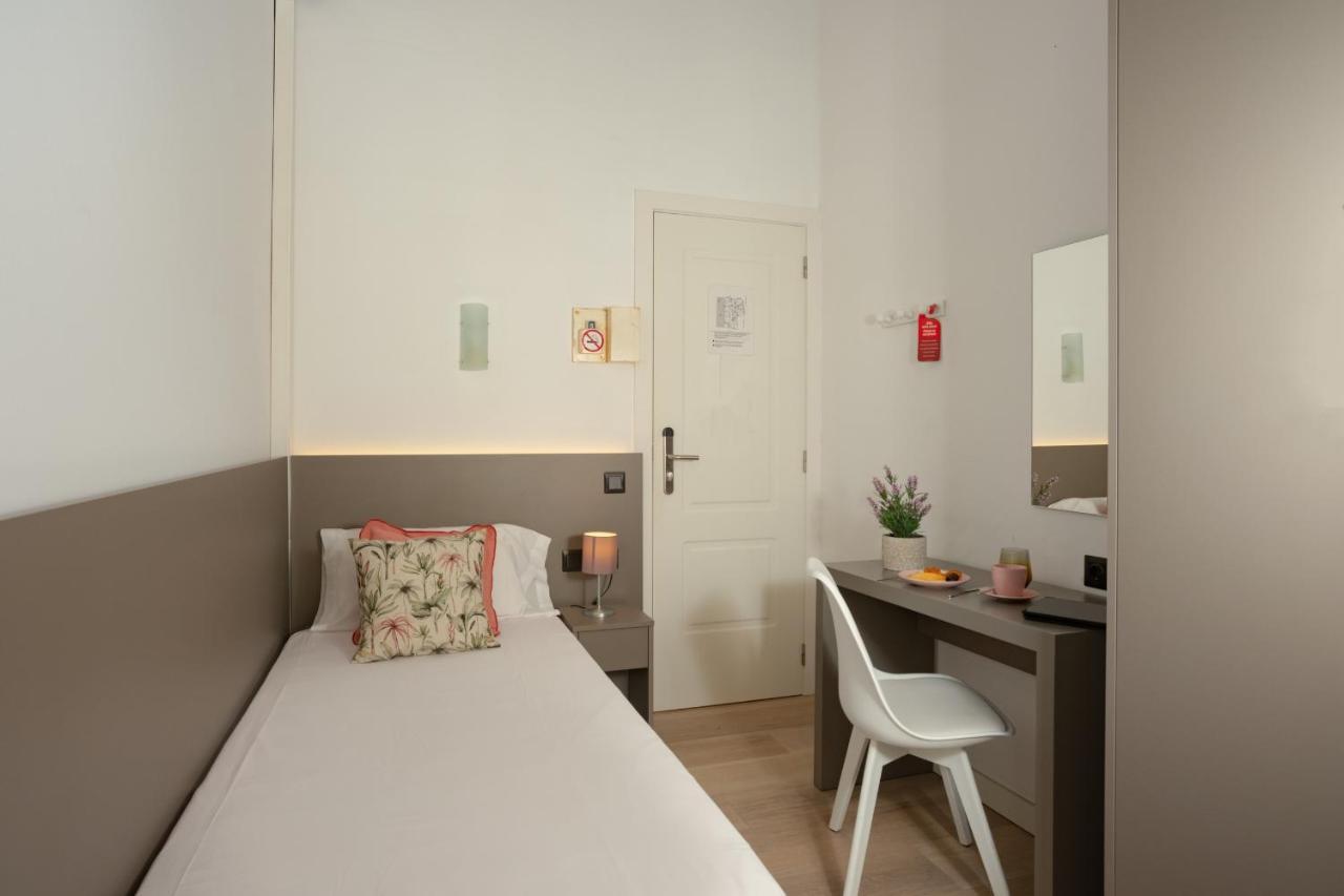 Antonios Hostal سيدجيس المظهر الخارجي الصورة